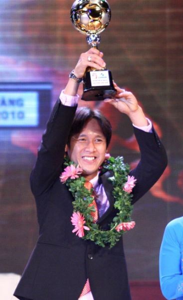 Với những đóng góp lớn lao cho bóng đá nước nhà, Minh Phương đã xuất sắc giành giải “Quả bóng vàng Việt Nam” năm 2010. Trước đó, anh cũng từng giành giải Quả bóng Bạc năm 2006. Ảnh: Quang Minh